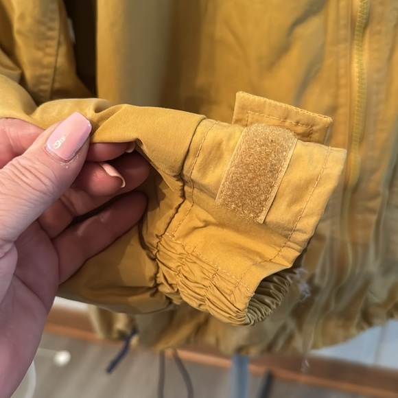 Cabelas men’s coat great condition!! Pre loved - Picture 5 of 9